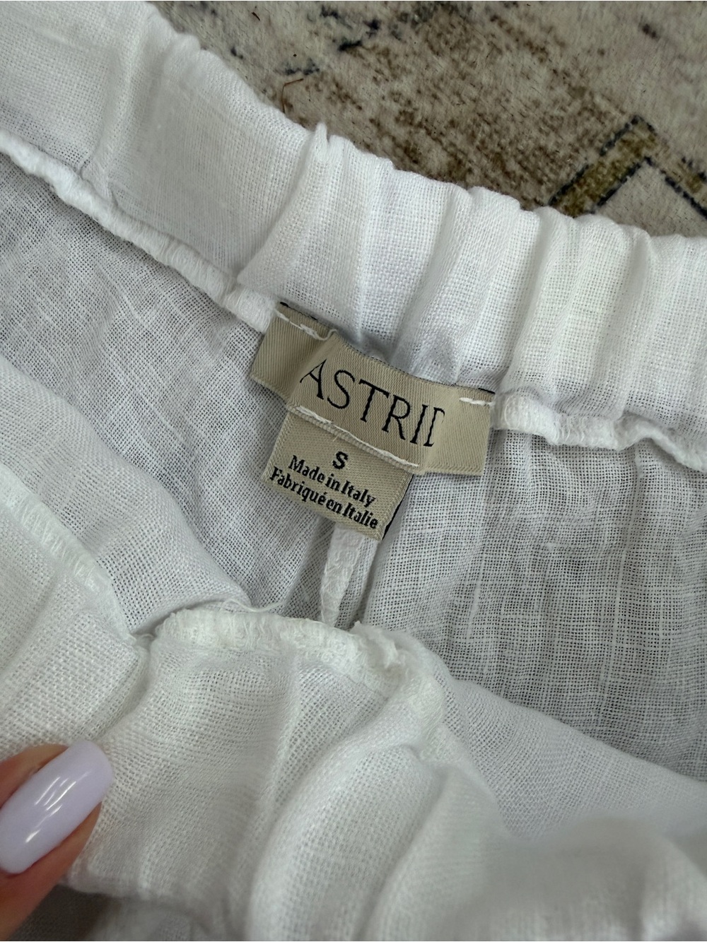 ASTRID White Linen Shorts - - Picture 6 of 7